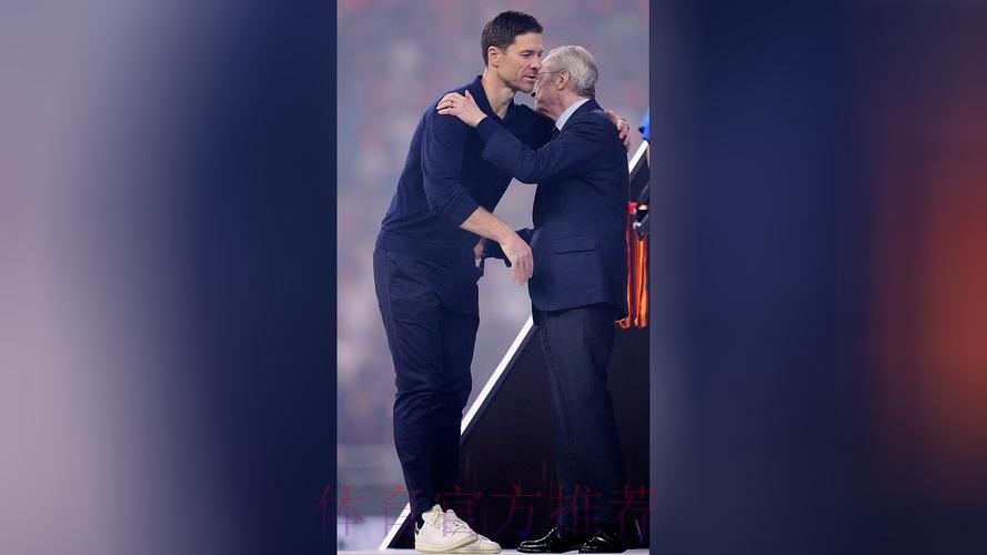 西媒:老佛爷不会解雇阿隆索 但踢毕巴必须要赢 西媒:老佛爷不会解雇阿隆索 但踢毕巴必须要赢